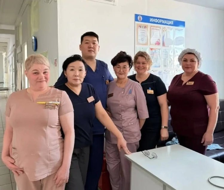 Опухоль не помещалась в экран УЗИ врачи подарили сибирячке шанс снова стать мамой В Республиканском перинатальном центре Улан Удэ под Новый год случилось то что многие назвали бы настоящим медицинским чудом 32 летняя женщина которая несколько лет жила с гигантской миомой наконец услышала слова которые уже и не надеялась услышать Вы сможете стать мамой снова