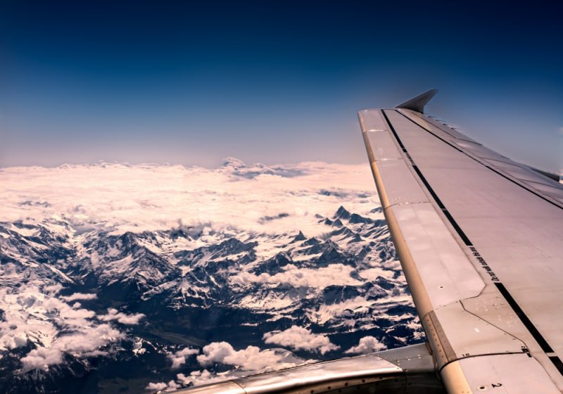 Зимние каникулы из Омска в Москву пустят дополнительные самолёты Омский аэропорт представил обновлённое сезонное расписание перед Новым годом и во время зимних каникул появятся разовые рейсы в столицу и обратно Полёты будет выполнять авиакомпания Северный ветер которая ранее не летала по этому направлению Дополнительные рейсы назначены на 26 29 31 декабря а также 4 6 9 и 11 января вечером и ночью