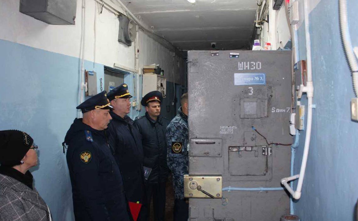 В исправительной колонии на Камчатке нашли нарушения В частности условий содержания осужденных Заместитель прокурора края Евгений Пауль провел выездную проверку в исправительной колонии 5 управления ФСИН России по Камчатскому краю и региональном исправительном центре Подробности по ссылке   kamtime ru article cfddb598 3302 4869 993a d54cc4071839