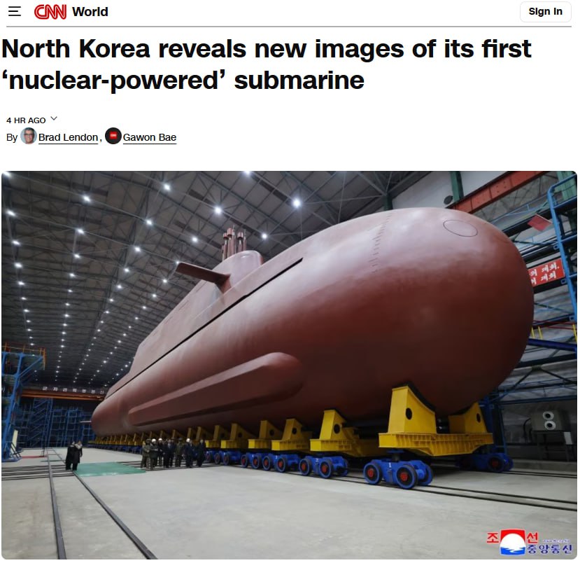 Атомная подлодка как рождественский подарок в северокорейском стиле КНДР опубликовала снимки своей первой подводной лодки с атомной силовой установкой пишет CNN По размерам судно равно некоторым ударным подлодкам ВМС США На фото Ким Чен Ын осматривает судно с управляемыми ракетами на закрытом объекте Как отмечает телеканал это указывает на то что подводная лодка еще не спущена на воду Создание атомной подлодки давняя цель Кима Впервые он заговорил об этом на съезде правящей партии в 2021 году А недавнее одобрение администрации США планов Южной Кореи по разработке собственных атомных подводных лодок придали планам северокорейского лидера особую срочность Такие суда могут оставаться под водой по сути годами если снабдят экипаж достаточным запасом провизии К тому же такие судна как правило быстрее и тише чем подводные лодки с традиционными двигателями Сейчас этой технологией обладают только США Россия Китай Франция Великобритания и Индия Подписывайтесь на BFM И в MAX