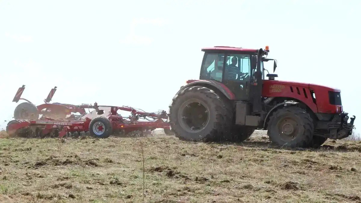 В Калининградской области планируют выделить 226 млн рублей на новые тракторы Подробности