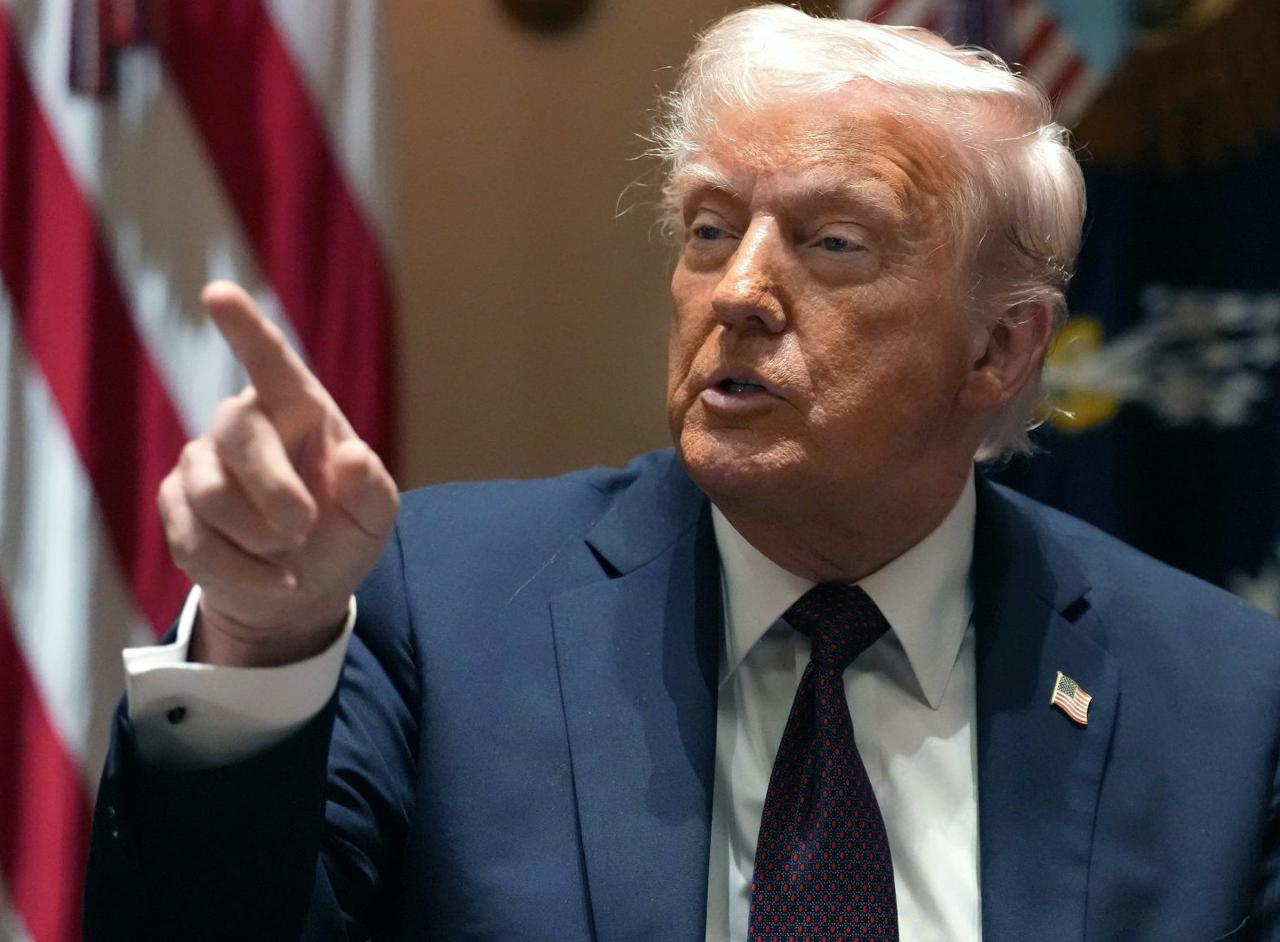 Трамп резко раскритиковал власти Великобритании В Лондоне мэр просто катастрофа Они там говорят о шариате Президент США призвал Европу задуматься о своем будущем подчеркнув что время для изменений еще есть но оно быстро истекает Он предупредил что бездействие в условиях миграционного кризиса приведет к хаосу в европейских странах Также он назвал нелегальных мигрантов в США животными Новости Дня