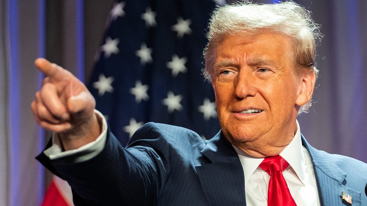 Трамп предложил Тунберг пройти курсы и научиться контролировать свои эмоции  Президент США посоветовал шведской экоактивистке держать себя в руках. Об этом американский лидер заявил в ходе традиционного утреннего общения с журналистами в Белом доме. Дональда Трампа попросили прокомментировать ситуацию с захваченным израильскими военнослужащими судном «Мадлин», на котором была Грета Тунберг.  «Она странный человек. Она молодая, раздражённая. Не знаю, настоящий ли это гнев. В это трудно поверить. Я видел, что произошло. Она определённо не похожа на других. Я думаю, ей нужно пойти на курсы по управлению гневом. Это моя главная рекомендация для неё», — сказал президент США.    Подпишись на «Говорит Москва»