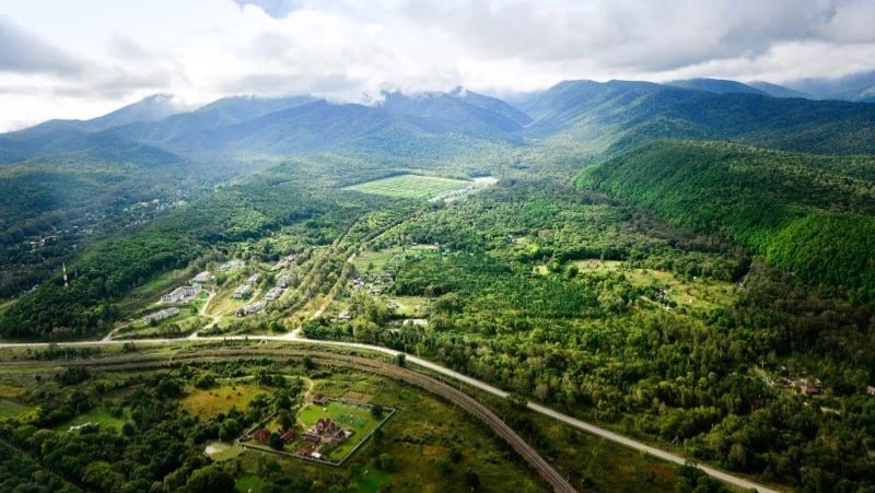 Сахалинская область попала в тройку лидеров по количеству предоставленных дальневосточных гектаров За девять лет в островном регионе получили участки в безвозмездное пользование более 21 500 человек   Подробности на нашем сайте   Подписаться на нас Telegram I MAX Прислать нам новость Sakhonlinebot