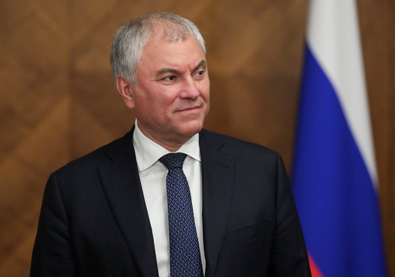 Что изменится в жизни россиян с августа В августе в России вступает в силу ряд новых законов, основные из них перечислил председатель Госдумы Вячеслав Володин. Банки смогут открывать счета подросткам только с согласия родителей Россияне смогут отказываться от СМС-рассылок, для этого нужно будет написать соответствующее заявление оператору связи За осквернение воинских захоронений будут наказывать тюрьмой до пяти лет или штрафом до 5 млн рублей Для участников СВО продлевается срок действия результатов ЕГЭ Продавцов алкоголя, табачной и никотиносодержащей продукции без маркировки накажут тюрьмой. С 3 августа начнет действовать закон об ответственности за сбыт и изготовление в этих целях поддельных маркировок Подпишитесь на «Абзац» Добавьте «Абзац» в ленту «Дзена»
