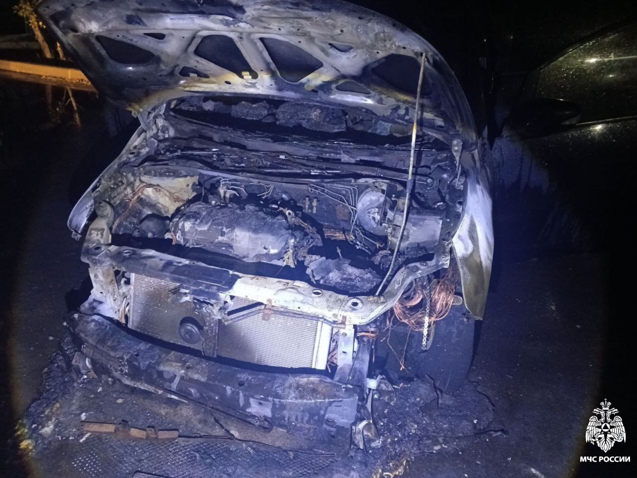В Улан-Удэ ночью сгорел легковой автомобиль В ночь на 22 июля во дворе многоквартирного дома на улице Жердева произошло возгорание в моторном отсеке легкового автомобиля. К счастью, пострадавших нет. Предварительная причина произошедшего — короткое замыкание. — С начала года пожарно-спасательные подразделения республики выезжали 57 раз на возгорания транспортных средств, — отмечает пресс-служба МЧС.