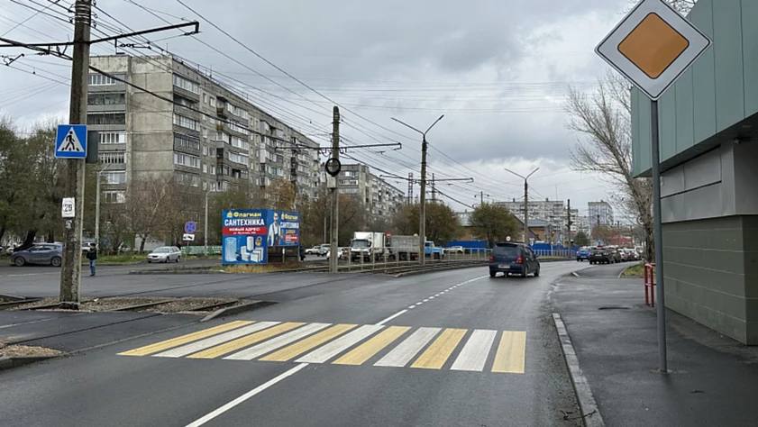 Подготовительные работы по строительству новой дороги в обход Бийска в Белокуриху начнут в 2026 году К основным же приступят только в 2027 м рассказал министр транспорта Алтайского края Андрей Подолян А вот завершить объект планируют не раньше 2030 года Специалисты ведомства уже разработали схему будущей дороги Так же известно какие участки пойдут по застройку Среди них земли лесного фонда что немного ограничивает дорожников Новая автодорога соединит трассы Р 256 Чуйский тракт и К 06 Бийск Белокуриха Ее построят в рамках новой индивидуальной программы социально экономического развития Алтайского края Протяженность дороги составит более семи километров и она будет иметь статус региональной После завершения работ можно будет проехать из Барнаула в Белокуриху минуя Бийск Фото Минтранс Алтайского края Подписаться на amic ru   Мы в Max