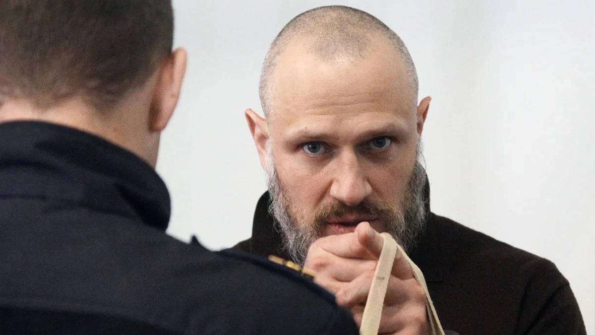 ‼ Бывший глава нижегородского Росприроднадзора Олег Кручинин, который сидит в колонии строгого режима за взятки, попытался отправиться на СВО, но его не отпустили. Кручинин успел подписать со своей стороны контракт с Минобороны, но в военкомате бывшему чиновнику заявили, что он не прошел отбор контролирующих органов и за разъяснениями надо обращаться в ФСБ или суд. В ответ он подал иск к областному военкомату.