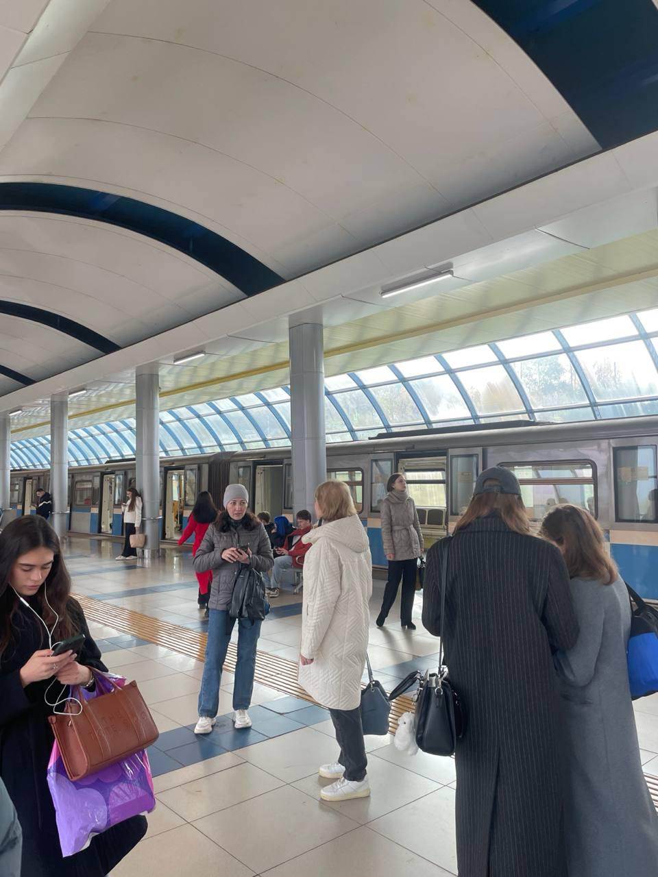 В казанском метро массовый сбой поезда едут только в сторону Горок Прислано в my kazanbot UPD движение поездов в казанском метро восстановили все станции работают в штатном режиме Моя Казань