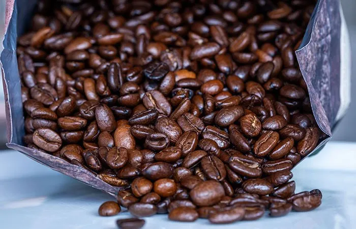 Wildberries Russ запустила продажи товаров из Эфиопии в Россию рассказала основательница Wildberries и глава РВБ Татьяна Ким на конференции КИТ 2026 На первом этапе на витрине маркетплейса доступны для покупки кофе текстиль кожаные изделия и аксессуары косметика и предметы интерьера Как рассказали Интерфаксу в пресс службе объединенной компании в зависимости от товара срок его доставки пользователю в РФ составляет около двух недель Кроме того в настоящее время Wildberries разворачивает логистическую инфраструктуру для оборота товаров между странами в том числе через формат партнерств включая Ethiopost почтовая служба Эфиопии На втором этапе реализация которого тоже запланирована на текущий год российские селлеры смогут продавать свою продукцию на эфиопском рынке Фото Picture alliance via Getty Images interfaxonline