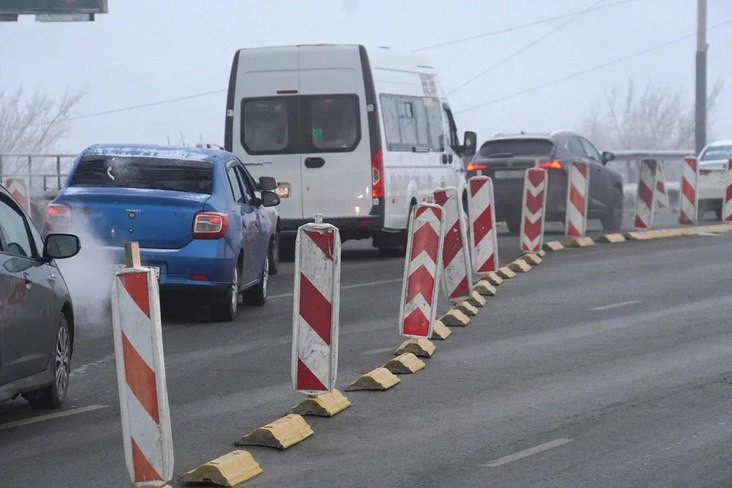 Омские власти опубликовали полный перечень дорог, которые в этом году отремонтируют в городе и регионе.    В Омске приведут в порядок улицы 7-я Северная, Герцена, Воровского, Заозерная и Ленина.    Масштабный ремонт запланирован в области. Там отремонтируют региональные трассы: Тара – Усть-Ишим, Омск – Одесское, Кормиловка – Калачинск, Называевск – Исилькуль, Крутинка – Называевск, Калачинск – Оконешниково, Омск – Нижняя Омка, Муромцево – Седельниково, Тихвинка – Новоуральский – Пристанское, Таврическое – Нововаршавка, Омск – Русская Поляна.   На дорогах заменят асфальт, установят знаки, светофоры и остановки.