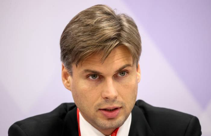 Проект программы сведения МКС с орбиты уже разработан, процесс затопления займет около 2,5 лет, заявил гендиректор "Роскосмоса" Дмитрий Баканов. Ранее Баканов сообщил "Интерфаксу", что специалисты регулярно анализируют состояние российского сегмента МКС, он будет работать как минимум до 2028 года. Фото: Дмитрий Феоктистов/ТАСС