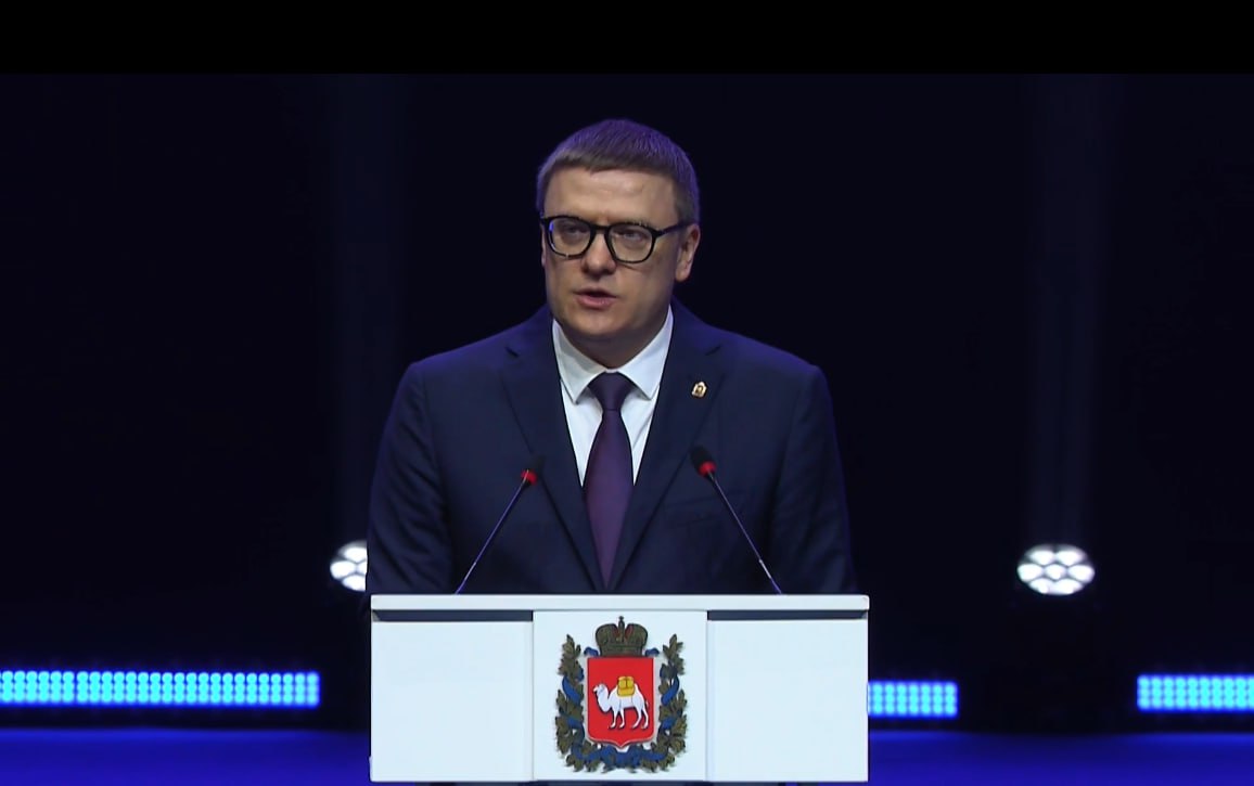 Еще одно важное заявление губернатора: в Челябинской области стартует новый большой региональный проект, связанный с развитием городской среды.  «В наших городах должно быть не только чисто, но и светло. Мною принято решение о старте регионального проекта «Светлый регион», в рамках которого установим до 50 тысяч новых осветительных приборов в населенных пунктах Челябинской области, проложим новые кабельные линии для устройства стационарного умного освещения уличной дорожной сети. Даю поручение подготовить соответствующую программу на три года с возможностью дальнейшей пролонгации», — поставил задачу Алексей Текслер.