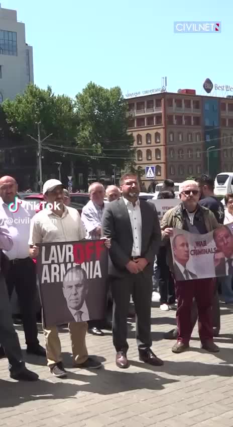 Протест у МИД Армении во время армяно-российских переговоров