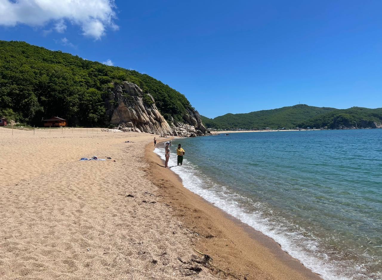 В Приморье температура воды в море достигла 30,2 °C — теперь она действительно как парное молоко Во Владивостоке вода так же невероятно теплая 29,4°C Синоптики делятся сведениями о температуре воды в крае: самыми жаркими местами оказались Посьет, Хасанского района и Владивосток. Тем временем в Находке вода прогрелась до комфортных 25,1°C. Админу