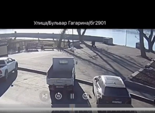 Велосипедист умышленно наехал на гулявшую на поводке собаку в Иркутске Полицейские выявили видео с инцидентом в соцсетях Читать подробнее на сайте