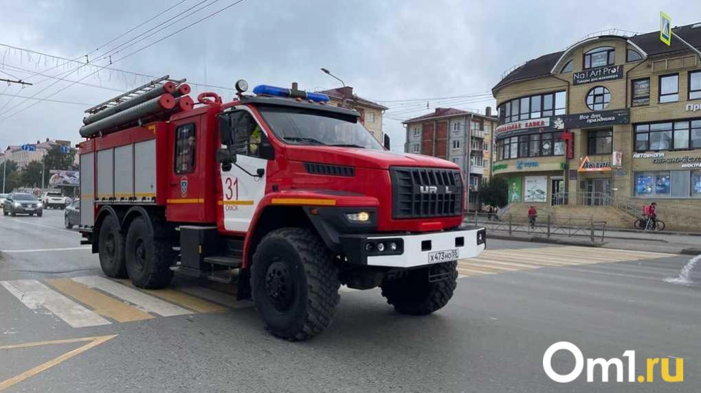 Омские огнеборцы переходят на усиленный режим работы в праздничные дни Праздничные дни обычно связаны с увеличением рисков таких как пожары происшествия на водоёмах и дорожно транспортные аварии В связи с этим с 1 по 5 ноября сотрудники МЧС будут сосредоточены на профилактических мерах и оперативном реагировании на потенциальные угрозы Омичам рекомендуется проявлять повышенную внимательность и строго соблюдать правила пожарной и личной безопасности в этот период Om1 Омск в MAX