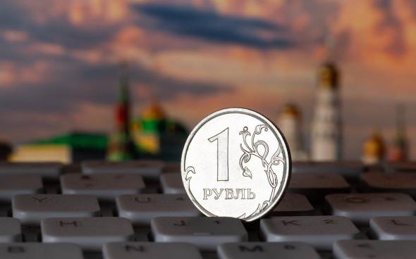 Доллар по итогам 2024 года вырос к рублю на 13,4%, превысив ₽101  В 2024 году рубль продолжил слабеть, официальный курс американской валюты вырос более чем на 13%. Эксперты не исключили, что в 2025 году доллар может закрепиться на новых исторических максимумах  Подробнее на РБК: