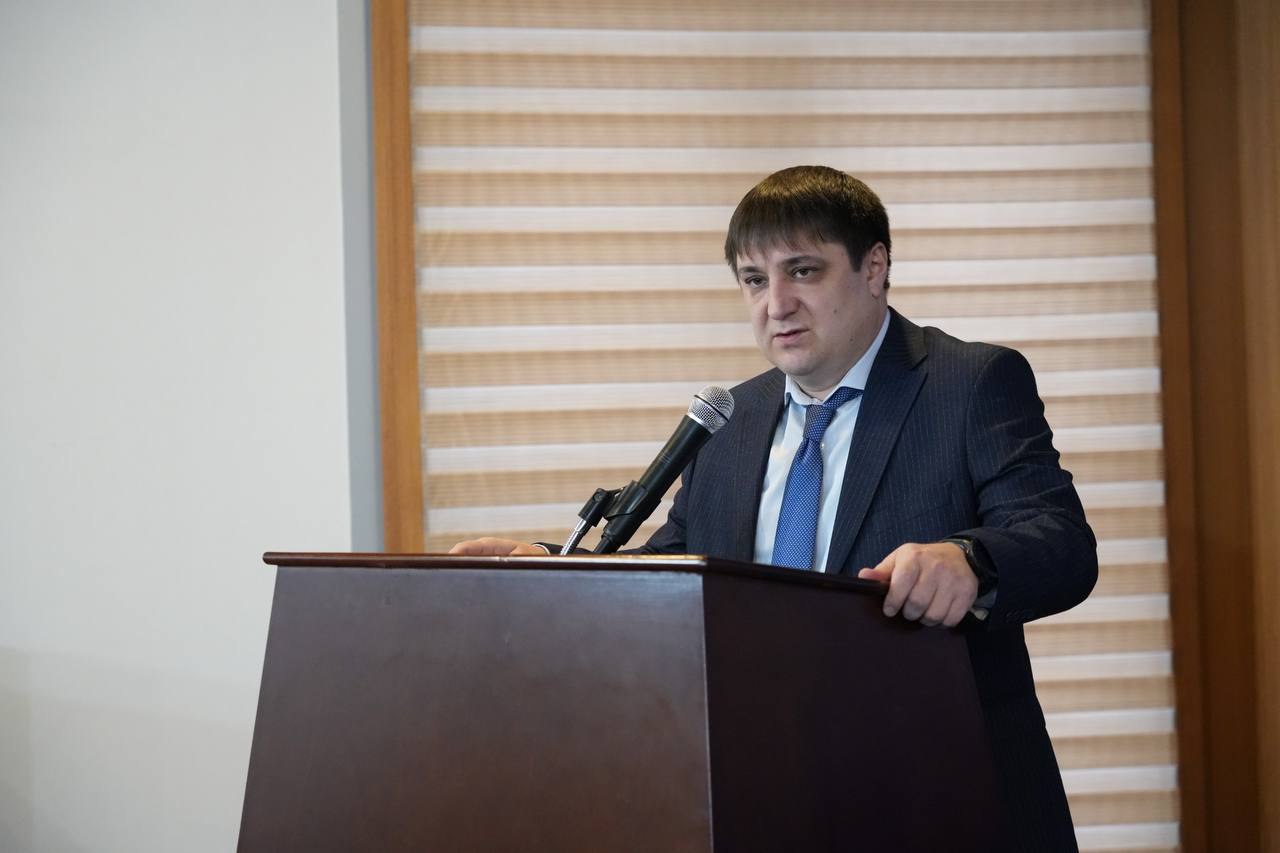 Руководитель администрации главы и правительства Дагестана Махач Омаров награжден Медалью ордена За заслуги перед отечеством ІІ степени Об этом говорится в указе президента РФ о награждении государственными наградами Российской Федерации Награду присвоили за достигнутые трудовые успехи и многолетнюю добросовестную работу