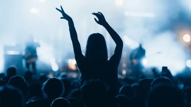 Рынок офлайн развлечений в России вырос на 28 по итогам 2025 года до 306 млрд рублей исследование OKS Labs Яндекс Афиши и Kassir ru В 2026 году аналитики прогнозируют дальнейший рост рынка на 15 Динамику обеспечат рост средней цены билетов из за повышения качества мероприятий и инфляции а также умеренный рост посещаемости jkinvest news jkinvest