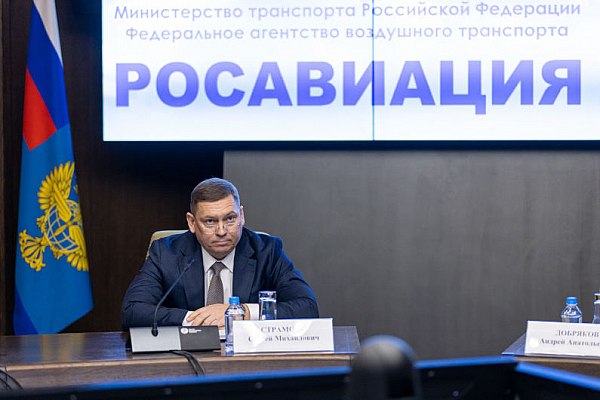 Росавиация и Аэрофлот договорились о сотрудничестве по вопросам подготовки авиационного персонала Подведомственные вузы Росавиации Ульяновский институт гражданской авиации УИ ГА и Санкт Петербургский государственный университет гражданской авиации СПбГУ ГА подписали протокол о сотрудничестве с авиакомпанией Аэрофлот и ее учебным центром Авиационной школой Об этом сообщает AVIA RU со ссылкой на данные пресс службы Росавиации Как отмечают в ведомстве основная цель сформировать эффективный и беспрерывный путь будущего специалиста от парты до кабины пилота Это позволит сократить время и ресурсы на адаптацию выпускников максимально приблизить теоретическую подготовку в вузах к реальным требованиям авиакомпании и создать устойчивый кадровый резерв для всей отрасли aviaru net n290773