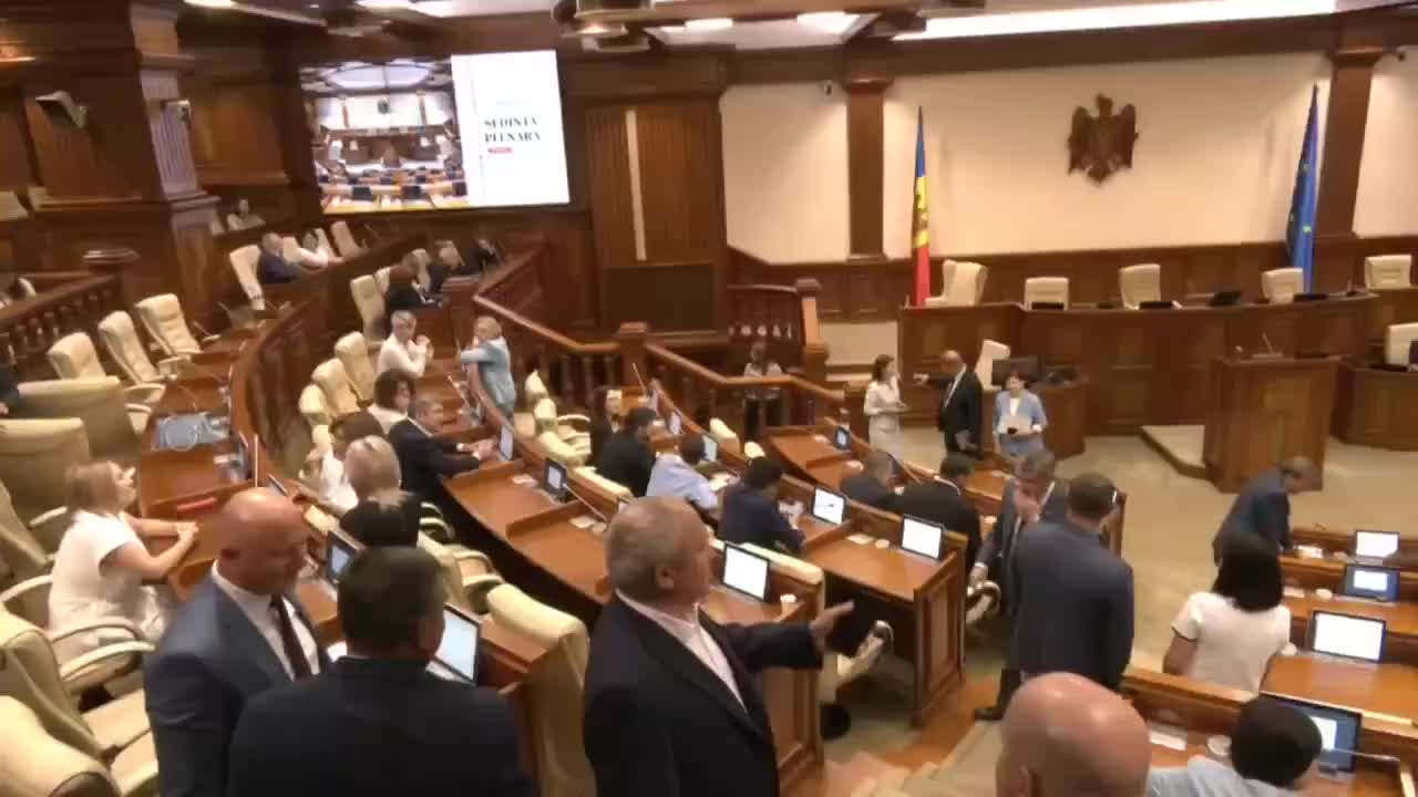 Депутат Борис Маркоч резко отреагировал на протест оппозиции в парламенте