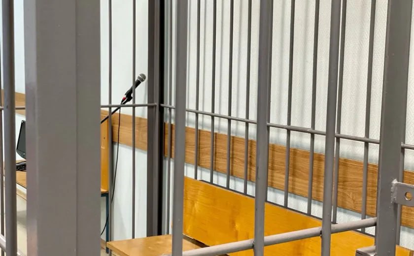 Туляки попались на мошенничестве с соцвыплатами Так, 39-летняя женщина и 44-летний мужчина заключили соцконтракты 26 августа и 29 сентября 2022 года соответственно. Они получили по 350 тысяч рублей на развитие бизнеса. Тулячка хотела шить и ремонтировать одежду, а второй фигурант — ремонтировать и заниматься отделкой квартир и домов. Казалось бы, хорошее дело. Однако злоумышленники изначально не планировали выполнять условия соцконтрактов и потратили деньги по своему усмотрению . Сейчас оба дела направлены в суд для рассмотрения.