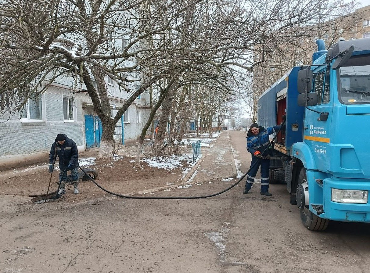 За 22-23 февраля устранено 233 аварии на сетях водоснабжения и водоотведения Донбасса. Как сообщили в оперштабе, работала 91 аварийная бригада.   На сетях теплоснабжения зарегистрировано 13 аварий, 10 - устранены. В аварийных работах задействованы 10 бригад.  Населению и в котельные доставлено около 8700 куб. м воды.