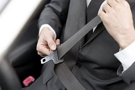 В Краснодарском крае за непристегнутый ремень оштрафовали 38 тысяч водителей С начала ноября в Краснодарском крае за непристёгнутый ремень безопасности было составлено 38 тысяч 99 постановлений на водителей транспортных средств Также было вынесено 4 тысячи 654 постановления за непристёгнутых пассажиров Фиксировать нарушения начали камеры дорожного движения которые с 1 ноября установлены в Краснодаре Штрафы за непристёгнутый ремень использование телефона за рулём и выключенные фары составляют от 500 до 1500 рублей Вы пристегиваетесь   свои фото видео и истории присылайте нашему боту prostokrd bot Подпишись на наш канал в Telegram MAX