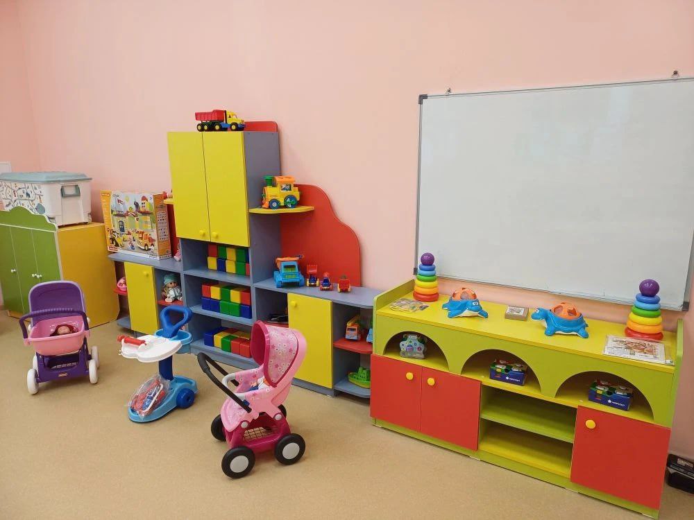 С февраля в ДГТУ начнет работать комната матери и ребенка и группа кратковременного пребывания детей Это специальное пространство создано для студентов и сотрудников у которых есть маленькие дети Здесь есть всё для комфорта Места для кормления пеленания и отдыха Безопасная игровая зона для детей Профессиональный присмотр и уход за малышами во время ваших занятий или работы Режим работы Пн Пт с 08 00 до 17 00 кроме каникул и праздников Выходные суббота и воскресенье Проект реализуется в рамках всероссийской инициативы Помоги маме учиться на базе Центра дошкольного образования ДГТУ ДГТУ ДГТУ МАХ Телеграм ВКонтакте Rutube