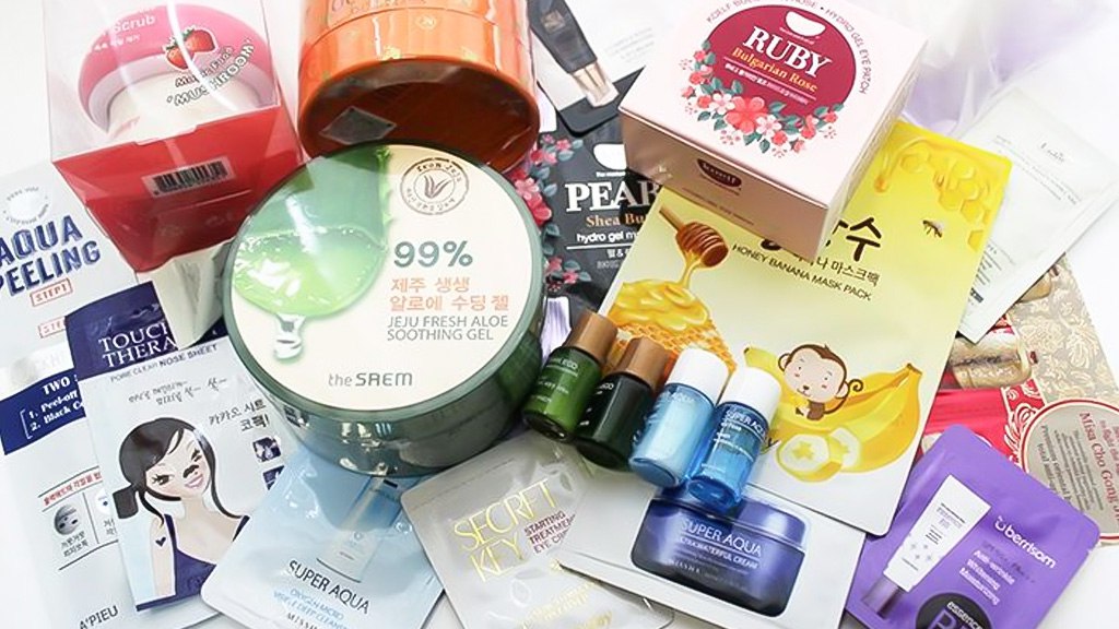 Россия в этом году стала покупать больше косметики у Южной Кореи Объем поставок за десять месяцев вырос на 17 по сравнению с прошлым годом до 302 7 млн подсчитало РИА Новости по данным южнокорейской таможни Сильнее всего за год вырос импорт пудр почти вдвое до 2 7 млн и средств для макияжа губ в 1 9 раза до 10 9 млн Продуктов для макияжа глаз приехало на 30 больше 7 9 млн уходовой косметики на 1 280 6 млн Подписаться на РИА Новости экономика Все наши каналы