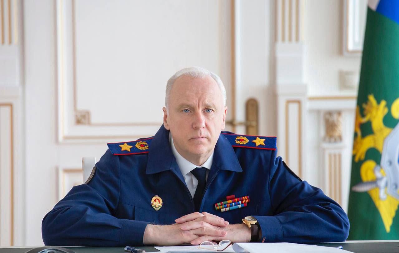 Глава Следкома РФ Александр Бастрыкин поручил доложить о факте падения женщины с аттракциона на Ставрополье По информации СМИ в августе на Новотроицком водохранилище водитель гидромотоциклена на большой скорости совершил маневр в результате женщина упала с аттракциона и получила травму Врачи поставили ей диагноз сотрясение головного мозга дисторсия шейного отдела позвоночника В краевом управлении СКР началась проверка