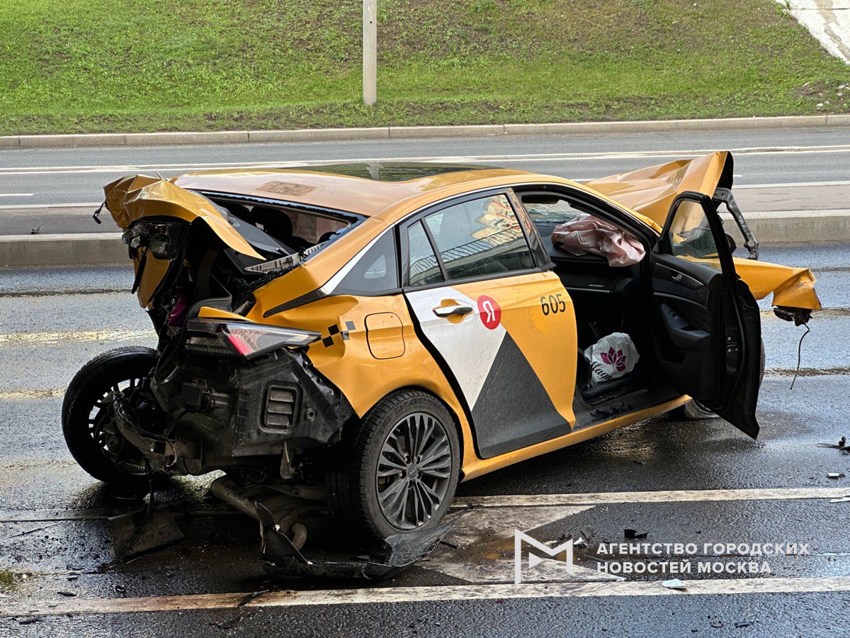 1392 столько ДТП с участием такси произошло в Москве за 10 месяцев это на 7 3 меньше к аналогичному периоду 2024 го В таких авариях 33 человека погибли и 1626 пострадали меньше на 32 7 и 6 2 соответственно Такие данные приводит столичная ГАИ Подпишись на Агентство Москва Мы в МАХ