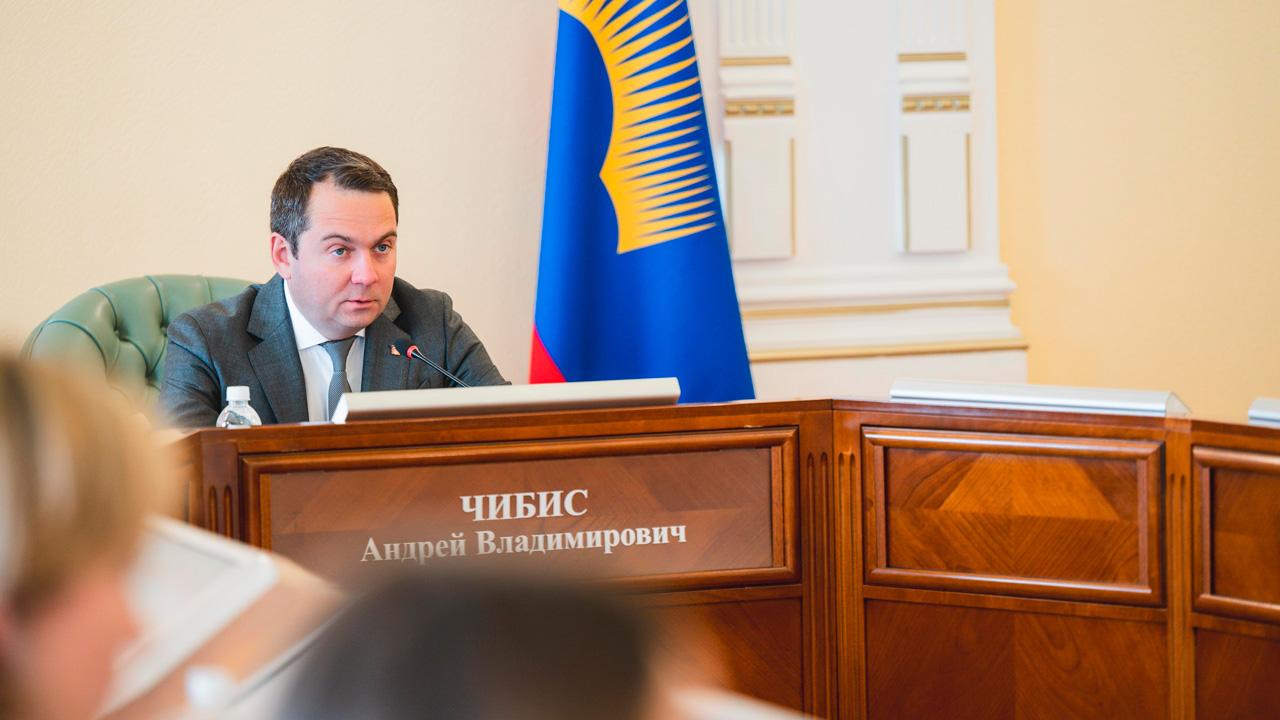 Андрей Чибис: четверть населения Мурманской области – молодежь Регион входит в топ-10 по реализации молодежной политики. Как отметил на заседании регионального правительства губернатор, в Мурманской области создаются все условия для самореализации и комфортной жизни, направленные на привлечение молодежи – от материального стимулирования до создания инфраструктуры. Кроме того, большое внимание уделяется подготовке кадров. "Вместе с нашими ключевыми партнерами, работодателями ведем работу именно по подготовке кадров. Мы радикально перезагрузили наши колледжи и продолжаем эту работу, перезагружаем наш университет, делая его одним из конкурентноспособных", — подчеркнул губернатор. Подпишись — Вести Мурман