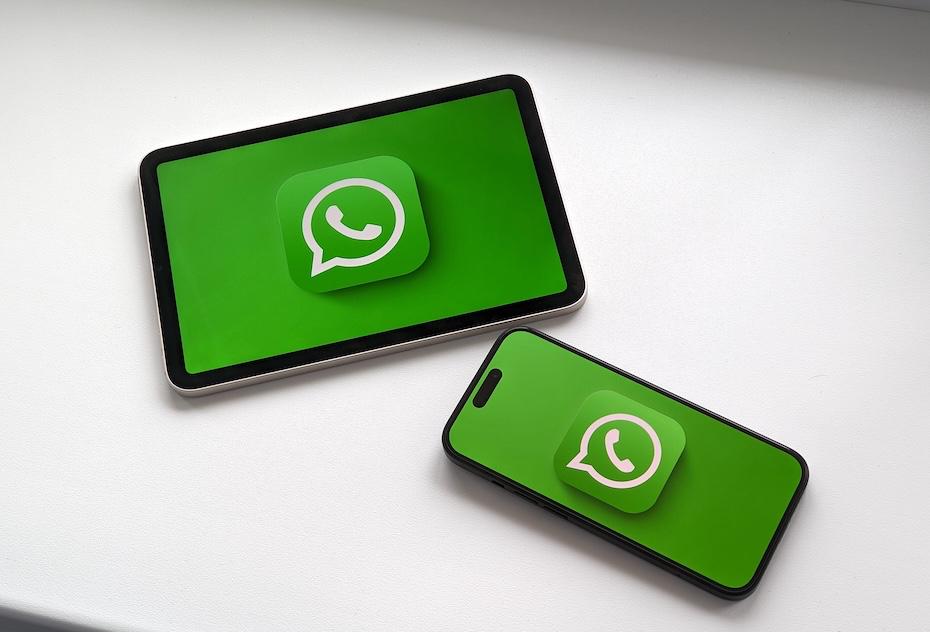 WhatsApp для iPad — скоро Чуть ранее в веб-версии WhatsApp, которой чаще всего и пользуются владельцы айпадов, появилась функциональность для аудио- и видеозвонков. Она работает в тестовом режиме и вскоре запустится полноценно. Теперь же появился новый луч надежды на полноценное приложения для iPad. Представители WhatsApp отреагировали на чужой пост в Twitter, в котором высказывалось пожелание наконец увидеть приложение мессенджера для планшетов Apple. Аккаунт «вотсаппа» ответил эмодзи «большие глаза». Зарубежные медиа увидели в этом намек на скорый релиз WhatsApp для iPad. Очень хочется в это верить.