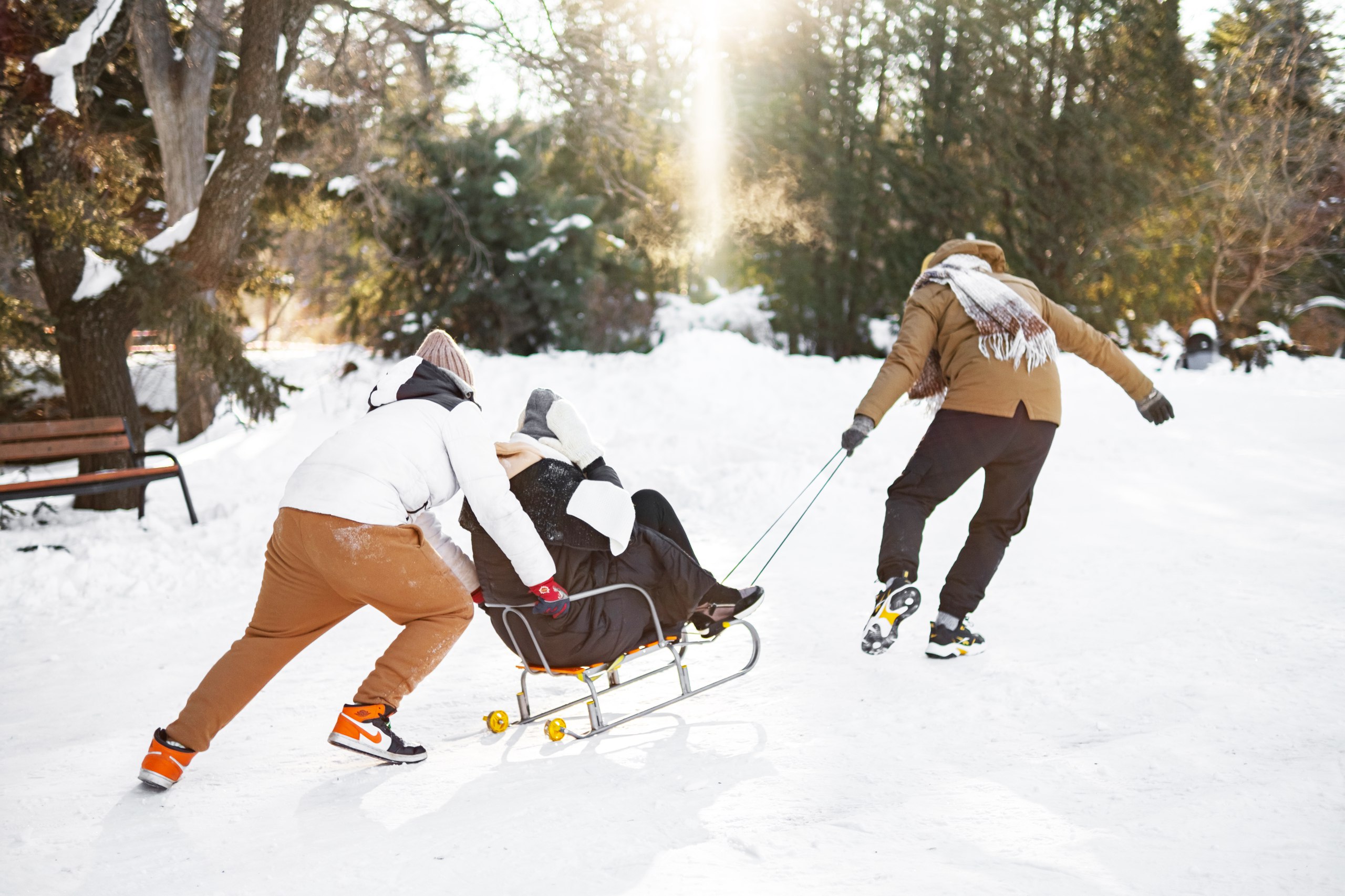 Конкурс Семья года проходит во Владивостоке Принять участие можно в пяти номинациях Многодетная семья Молодая семья Золотая семья Семья хранитель традиций и Семья защитника Отечества Победители получат по 100 тысяч рублей и диплом Семья года города Владивостока К участию приглашаются семьи в которых супруги состоят в зарегистрированном браке имеют детей в том числе приёмных и опекаемых Прием документов проходит с 10 января по 15 марта С 16 марта по 5 апреля пройдет рассмотрение заявок и определение победителей Их объявят до 10 июля Подробную информацию можно узнать здесь СемьяГода Читайте наши новости в МАХ