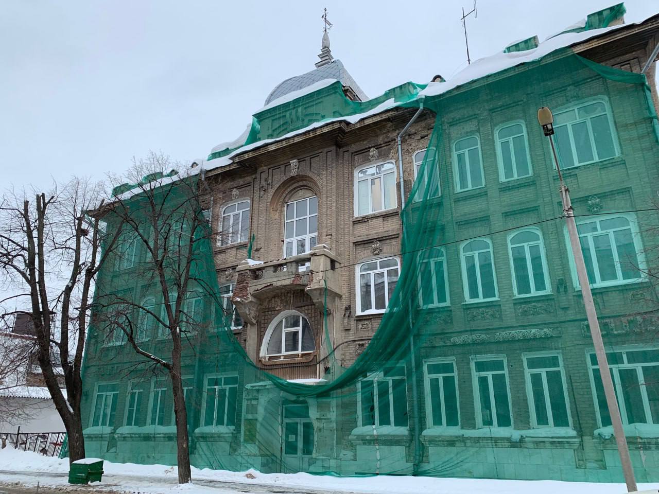 Гимназию Мануйловой в центре Казани выставили на продажу за 270 млн рублей Отреставрированное здание объект культурного наследия планируют использовать под апарт отель или гостиницу на 21 номер Черновые ремонтные работы уже завершены Подписаться Новости Казани