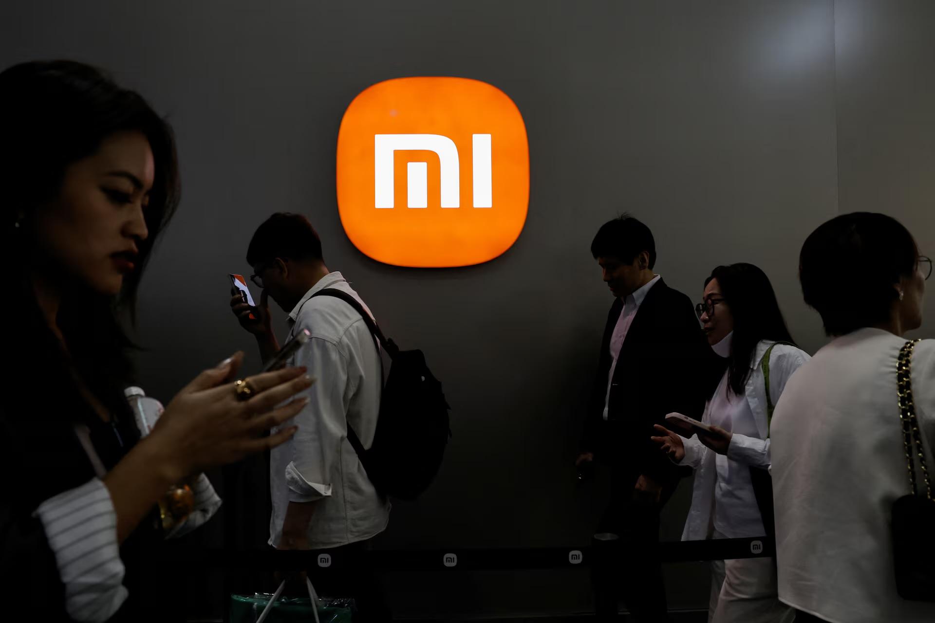 Xiaomi повысит цены на все смартфоны из за подорожания оперативной памяти Компания признает что такая мера не полностью компенсирует расходы Президент Xiaomi Лу Вэйбинг отметил что давление на эту отрасль будет еще выше в следующем году   www iphones ru 1346158 новости iphonesru