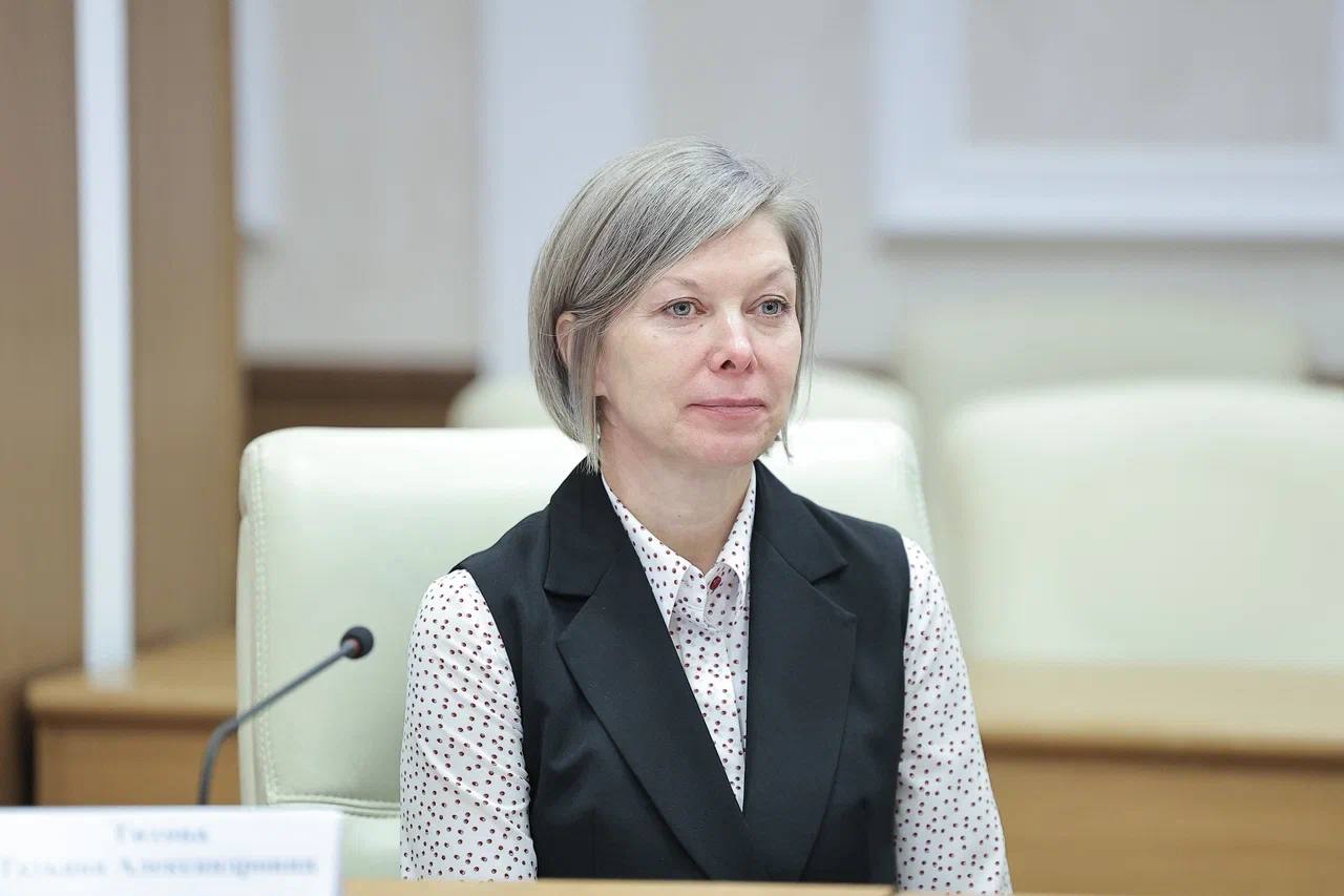 Свердловские депутаты поддержали кандидатуру Татьяны Титовой на должность уполномоченного по правам ребенка в Свердловской области Кандидатуру Татьяны Титовой представленную губернатором на должность детского омбудсмена сегодня согласовали депутаты комитета по вопросам законодательства и общественной безопасности и комитета по социальной политике Татьяна Титова сменит на посту Игоря Морокова Фото заксобрание Свердловской области Подписывайтесь на Ъ Урал