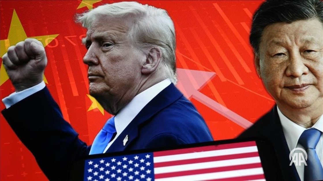 Трамп заявил, что не стремится к саммиту с Китаем, но может посетить страну  Президент США Дональд Трамп заявил, что не ищет возможности провести саммит с председателем КНР Си Цзиньпином на фоне тарифной напряженности между двумя странами, но не исключил визита в Китай по личному приглашению китайского лидера.  В заявлении, размещенном на платформе Truth Social, Трамп опроверг сообщения СМИ о возможной встрече с председателем Си.  «Фейковые новости утверждают, будто я стремлюсь к “саммиту” с председателем КНР Си. Это неправда — я ничего не ищу», — написал глава Белого дома, добавив, что «может поехать в Китай, но только по приглашению Си».  ↘ Подробнее на нашем сайте: v.aa.com.tr/3645017     24/7 в сутки с Агентством «Анадолу»