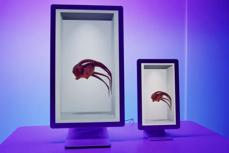 Гололюминесцентные дисплеи Компания Looking Glass представила Hololuminescent Display HLD экраны создающие 3D эффект глубины без очков и камер отслеживания взгляда Толщина дисплея менее дюйма разрешение до 4K доступны диагонали 16 27 и 86 дюймов Поддерживается стандартный контент из Premiere After Effects Unity и Unreal Правда цена немного пугает за младшую модель просят 165 000 рублей