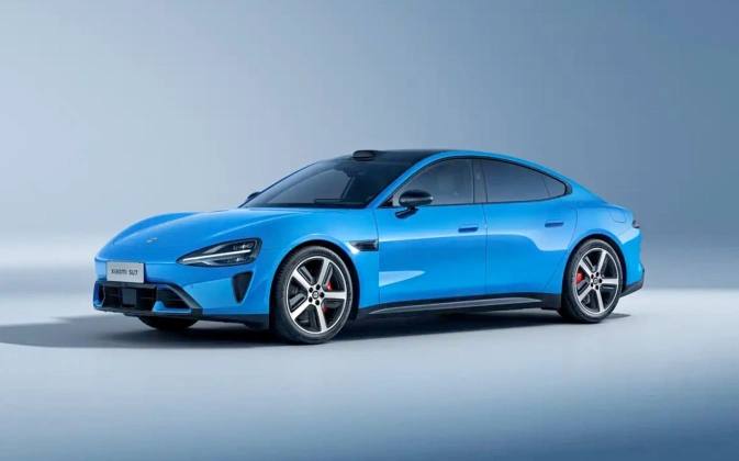 Стартовали предзаказы на обновленный Xiaomi SU7 В Китае стартовал прием предварительных заказов на обновленный электроседан Xiaomi SU7 Как сообщает CarNewsChina запуск серийного производства запланирован на апрель 2026 года Новый лидар во всех версиях 9 подушек безопасности Увеличенная до 690 л с мощность силовой установки Запас хода вырос до 902 км В России автомобиль наверняка появится через окно параллельного импорта