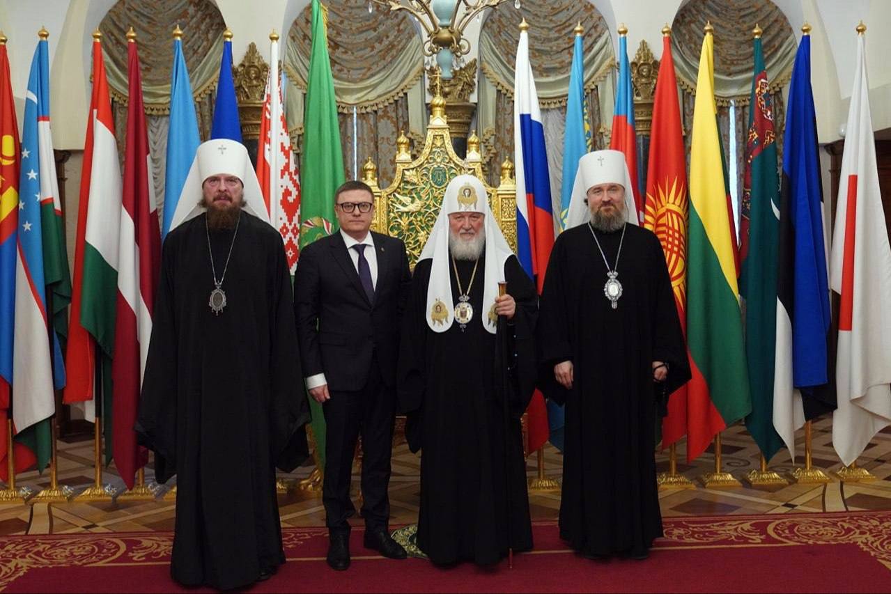 Патриарх Кирилл встретился с Алексеем Текслером В Москве прошла встреча Патриарха Московского и всея Руси Кирилла с губернатором Челябинской области Алексеем Текслером и митрополитом Челябинским и Миасским Алексием Обсуждались вопросы взаимодействия региона и митрополии строительство и реставрация храмов Патриарху рассказали о восстановлении храма Александра Невского в Челябинске реставрации Свято Троицкий собор в Троицке и других важных православных объектах на Южном Урале