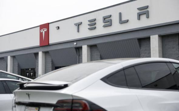 Продажи акций Tesla в Южной Корее в августе достигли максимума с 2023 го Инвесторы из Кореи перестали видеть перспективу в компании Илона Маска В начале этого года Tesla за три месяца потеряла более чем 700 млрд рыночной стоимости после поддержки Маском немецких правых партий Подробнее на РБК www rbc ru quote news article 68b55d029a794722d23db66c from copy