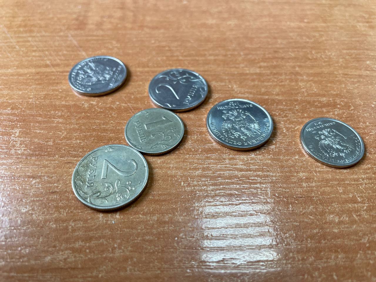 Куряне за десять месяцев 2025 года потратили на курьерскую доставку 74 8 млн рублей 17 декабря отмечается День курьера и к этой дате в Курскстате подсчитали сколько жители региона тратят на услуги доставки По данным статистиков сумма за десять месяцев оказалась внушительной С января по октябрь 2025 года расходы курян на курьерскую доставку составили 74 8 миллиона рублей Это на 4 8 больше чем за аналогичный период прошлого года В Курскстате отметили что курьерские услуги продолжают занимать заметное место в повседневной жизни жителей Курской области а спрос на доставку в регионе остается стабильным Курская Telega Прислать новость