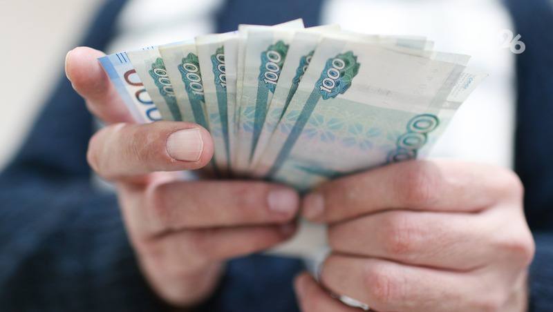 Повышение выплат ждёт некоторых пенсионеров в августе — депутат Гаврилов Речь идёт о пенсионерах, которые в июле получили законное право на надбавку, сообщает RT со ссылкой на депутата Госдумы. По словам Сергея Гаврилова, система действует по принципу отсроченного начисления. «Чаще всего пересчёт связан с достижением пенсионером 80-летнего возраста. В этом случае фиксированная выплата к страховой пенсии удваивается автоматически», — уточнил депутат. Если все данные предоставлены в пенсионной системе, то заявление на надбавку подавать не нужно. Также в августе дополнительные выплаты положены при оформлении I группы инвалидности или ухода за пенсионером, а также при завершении трудовой деятельности. Доплата со следующего месяца предусмотрена и для пенсионеров с иждивенцами.