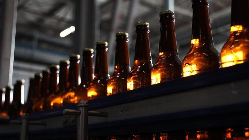 Россияне массово спиваются сидром Продажи сидра в России в январе — мае 2025 г. выросли на 54,9% год к году, до 3,5 млн дал. Данные Росалкогольтабакконтроля приводит «РБК Вино». По подсчетам «Нильсен», в январе — апреле 2025 г. продажи сидра в денежном выражении выросли на 164,5%, в натуральном — на 68,2%, передает shoppers.media.