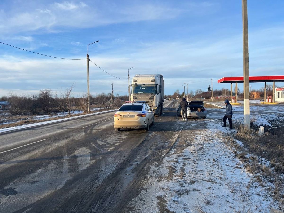 В Тульской области ремень безопасности смягчил последствия ДТП для 8-летнего мальчика  Столкновение двух автомобилей произошло накануне, 5 января, в 12:48 на 63-м километре трассы «Лопатково – Ефремов» Каменского района  Читать далее...    TULA.SMI   Подписаться