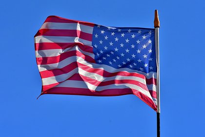 США поддержали прямые переговоры России и Украины Официальный представитель госдепартамента США Тэмми Брюс заявила, что Вашингтон поддерживает прямые переговоры между Россией и Украиной, американский президент Дональд Трамп поддерживает любой механизм, который приведет к долгосрочному миру, пишет РИА Новости. «Мы, конечно, неоднократно заявляли, что нет военного решения этого конфликта, и президент поддерживает любой механизм, который приведет к справедливому, прочному и длительному миру», — заявила Брюс. Ранее сообщалось, что третий раунд переговоров России и Украины ожидается также в Стамбуле. Второй раунд переговоров делегаций России и Украины в Стамбуле завершился 2 июня в 15:57 по московскому времени. Встреча продлилась более часа. Первый раунд переговоров двух стран прошел в Стамбуле 16 мая.
