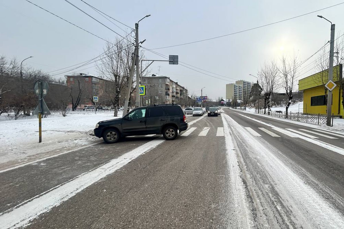 На улице Бабушкина в Улан-Удэ водитель «Мазды» сбил женщину. Произошло это на нерегулируемом пешеходном переходе.  Пострадавшую доставили в больницу